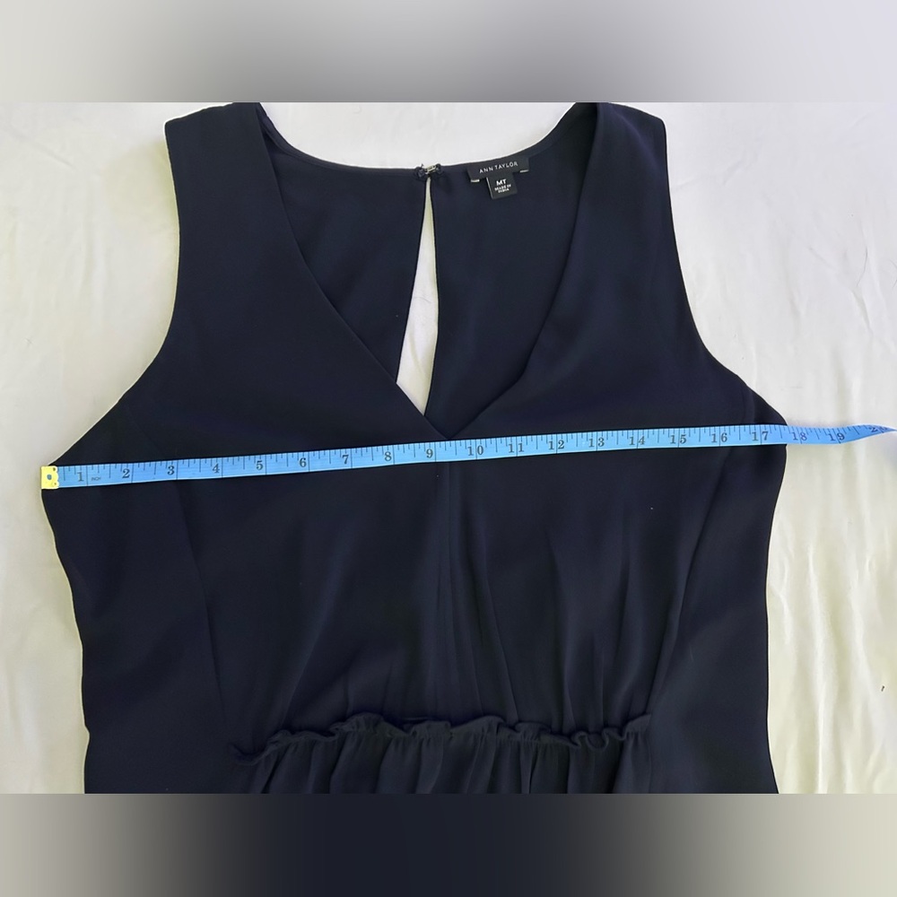 Simple Lightweight Ann Taylor Little Black Dress Size Medium - Picture 4 of 12